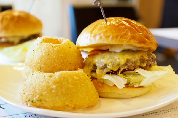 宮古島発・人気ハンバーガー店『ダグズバーガー』が名古屋・池下に上陸