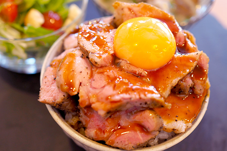 極上　特大　和彫　3匹の豚　根付　127g トコチ　東さ7-0812☆2F 移転】自家製ローストポーク丼が大人気！刈谷市『3PIG（スリーピッグ