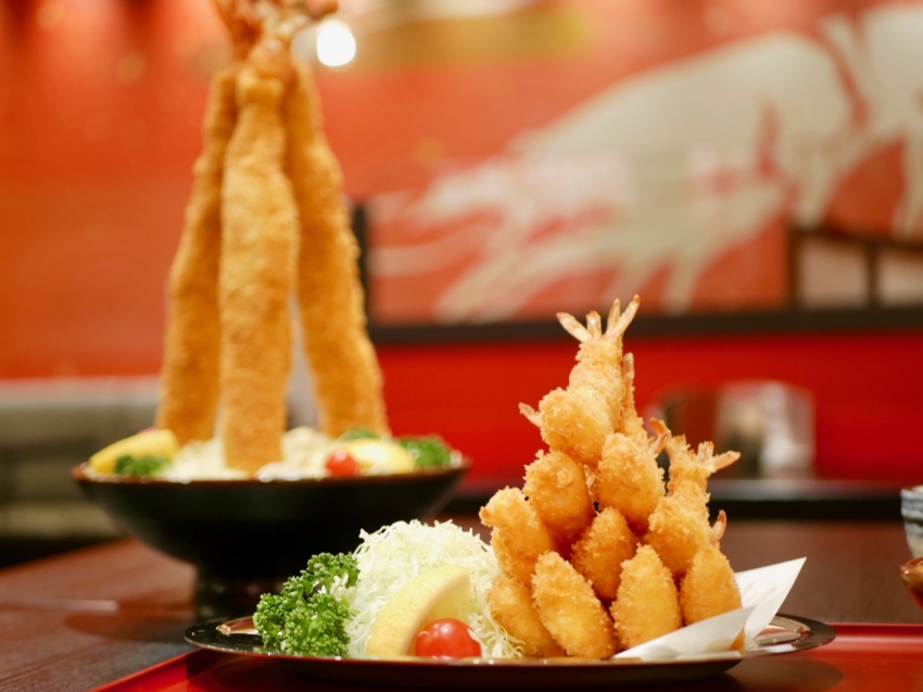 名駅・エスカの有名店『海老どて食堂』で超巨大エビフライを味わう
