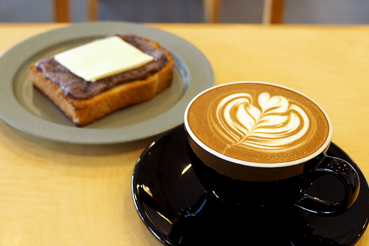 国際センター『ROWS COFFEE』コーヒーと味わうあんバタートーストが