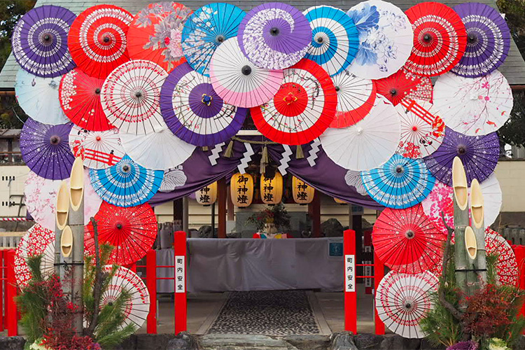 華やかな手水舎が話題！名古屋市北区『別小江神社』にフォトジェニック