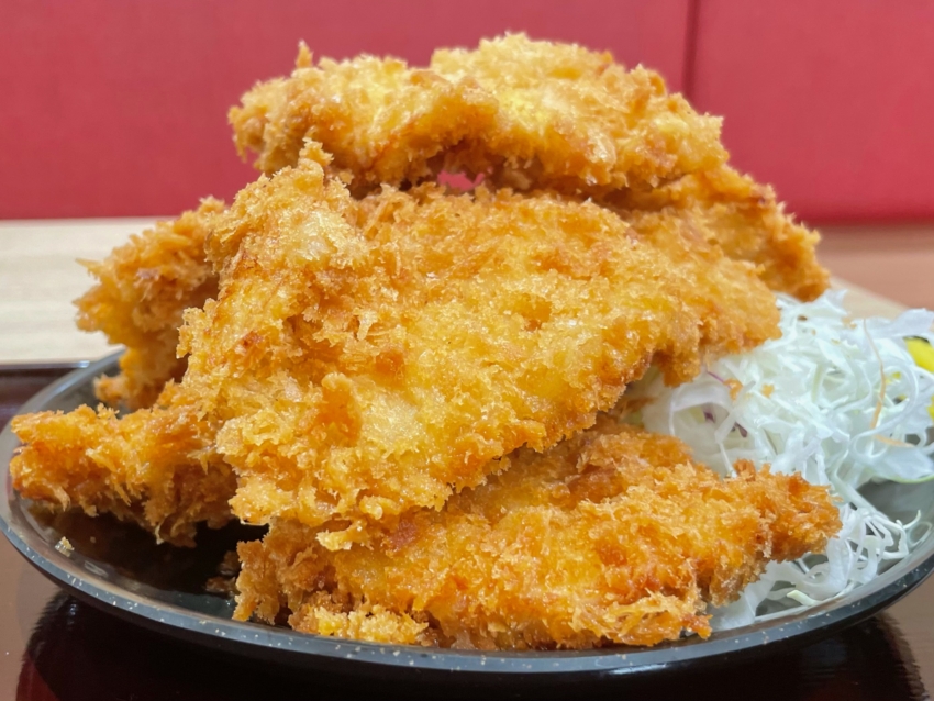 コスパもボリュームも最高！『謹製鶏かつ 食べりん亭』伏見にオープン