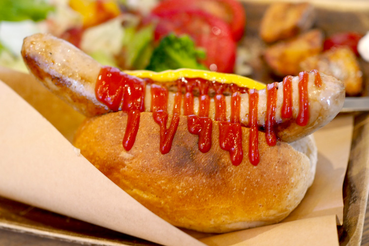 ドデカいこだわりソーセージを使ったホットドッグが絶品！西区・堀越