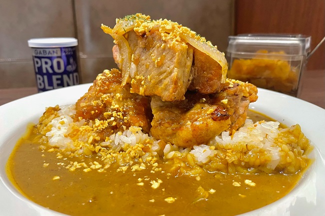 肉の存在感が凄まじい！ココイチから名前はまだない「ナナシカレー」が