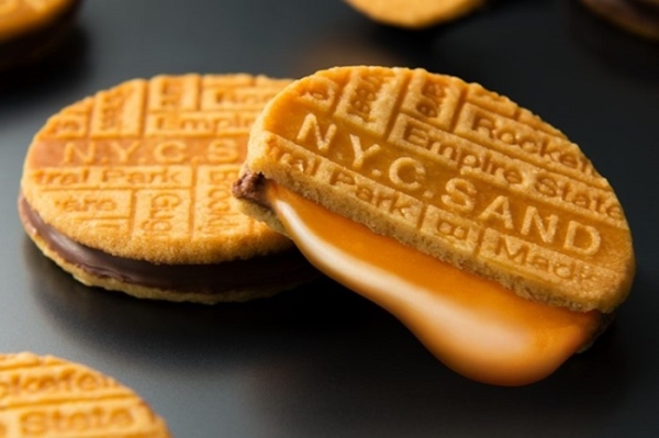 ベルプラージュ　オードリー　ニューヨークキャラメルサンド nycsand-matsuzakaya001-600x399.jpg