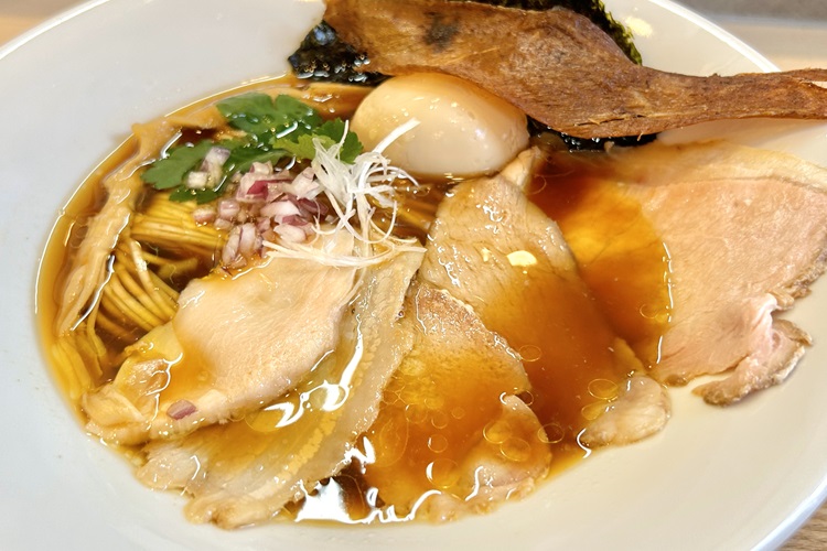 名古屋城近くにオープンした自家製麺のラーメン屋『らぁ麺 藤花』で