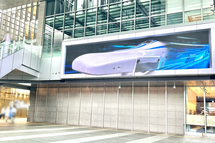 名古屋駅前に大型デジタルサイネージが出現。リニア中央新幹線の3D
