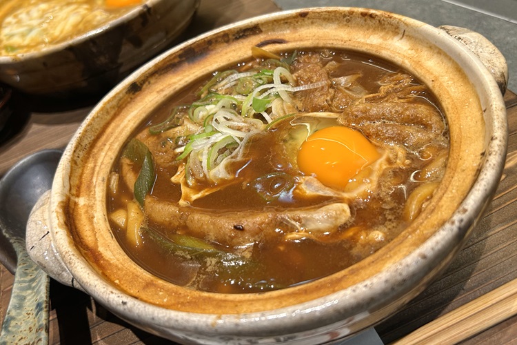 熱田神宮前にオープンした『大久手山本屋』で店舗限定の豚角煮玉子味噌