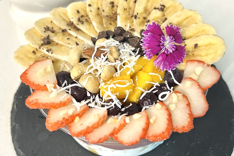 フルーツたっぷりの華やかなアサイーボウル専門店『ホノルルアサイー