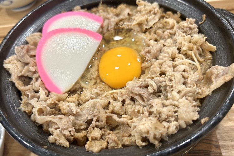 深夜から早朝まで営業する味噌煮込みうどん専門店『煮コマナヤットレン
