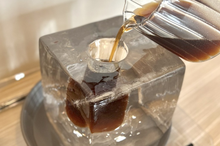 氷の器で味わうアイスコーヒー！緑区＆天白区のかき氷専門店『ヒョウ