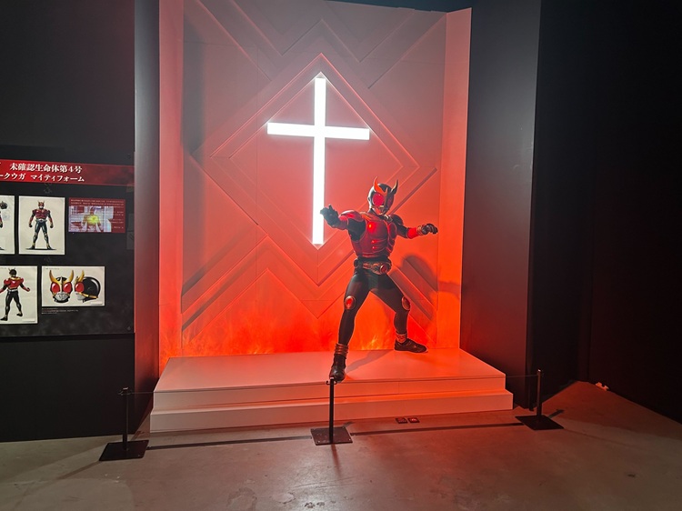 平成仮面ライダー第1作目の25周年展覧会「超クウガ展」名古屋パルコで
